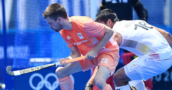 Thierry Brinkman en Brabo hockey slaan handen ineen