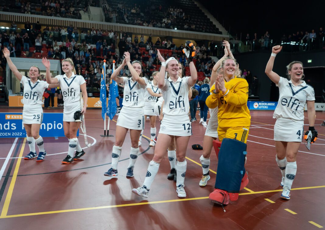 Nederlanders ervaren in Duitsland liefde voor Hallenhockey: ‘Dit stond op mijn bucketlist’