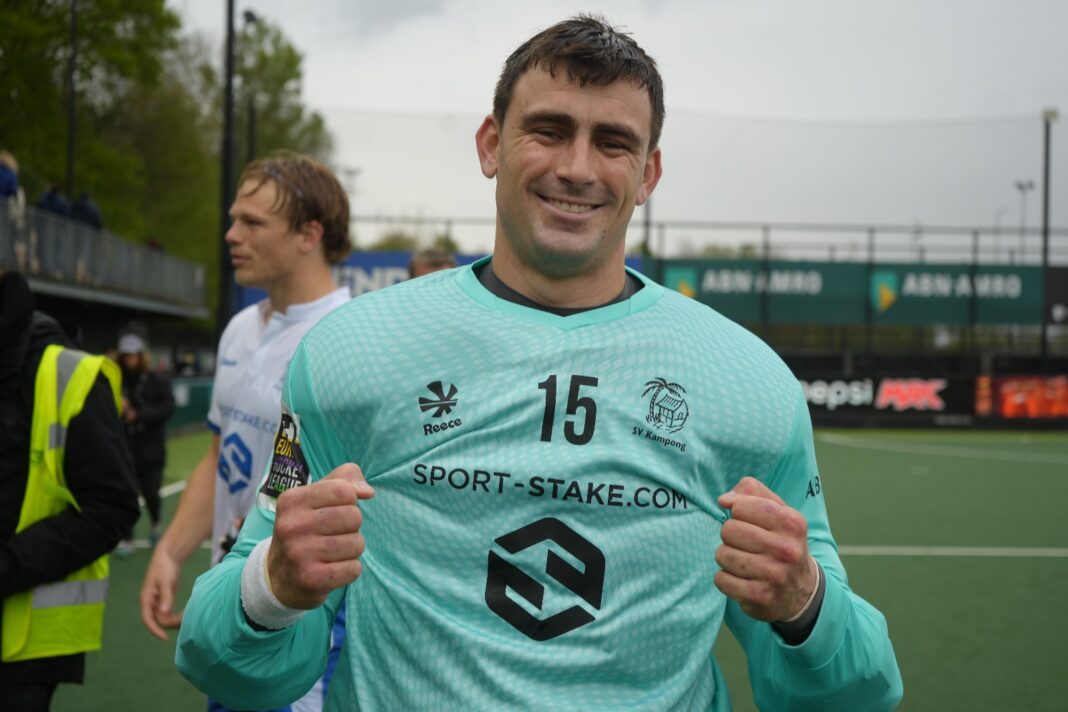 Euro Hockey League | ‘Tweede’ keeper Kampong Estiaan Kriek realistisch na zege op Surbiton (3-1): “Ik ken mijn plaats in het team nog steeds, en de focus ligt nu op de EHL”