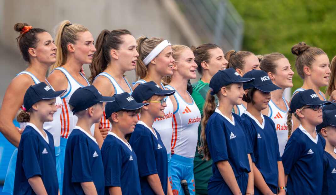Oranjedebutanten spelen alsof ze al jaren meedoen