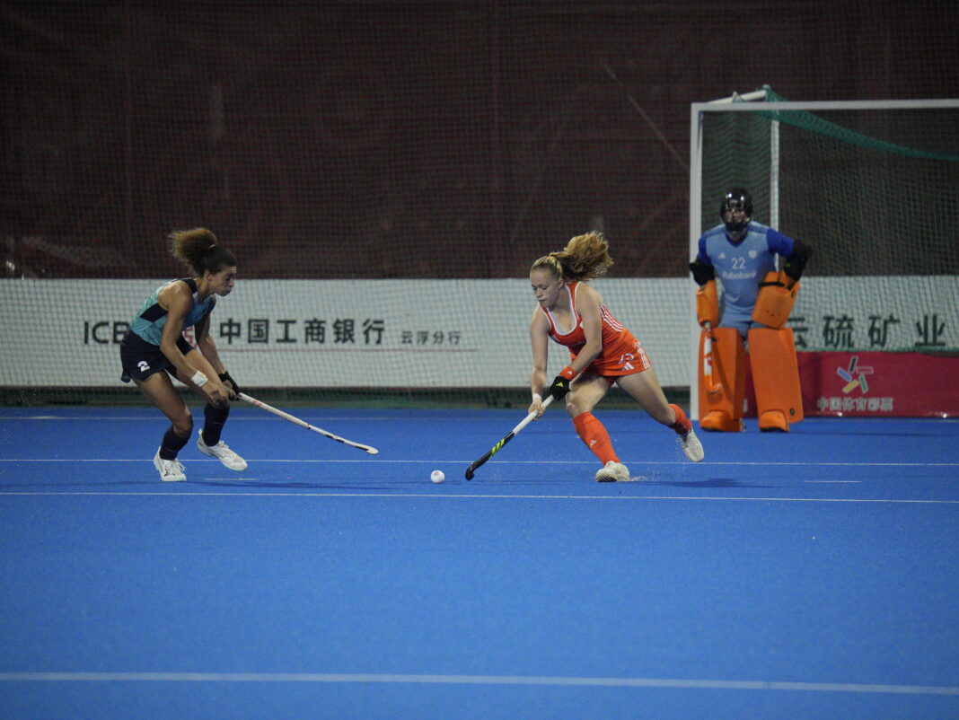 Oranje draait achterstand om en klopt Engeland opnieuw: 3-1