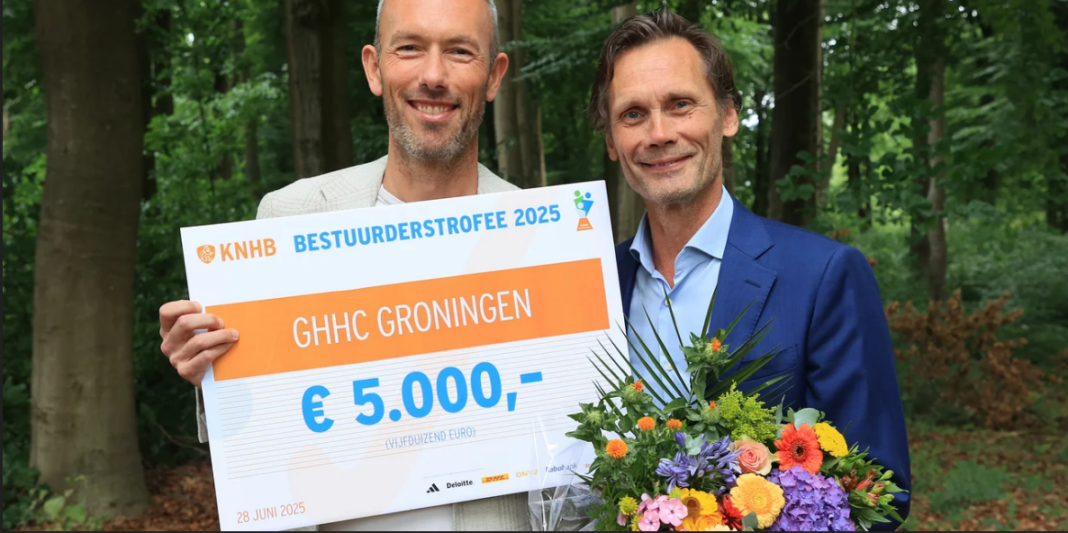 De jacht op de KNHB Bestuurderstrofee is geopend De jacht op de KNHB Bestuurderstrofee is geopend