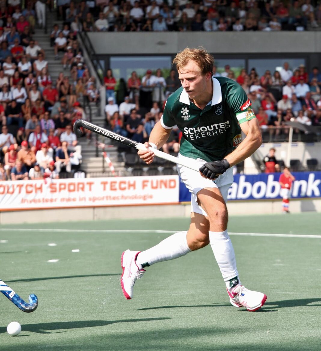 Rotterdam slaat eerste slag in spektakelstuk tegen Amsterdam: 2-3 zege Rotterdam slaat eerste slag in spektakelstuk tegen Amsterdam: 2-3 zege