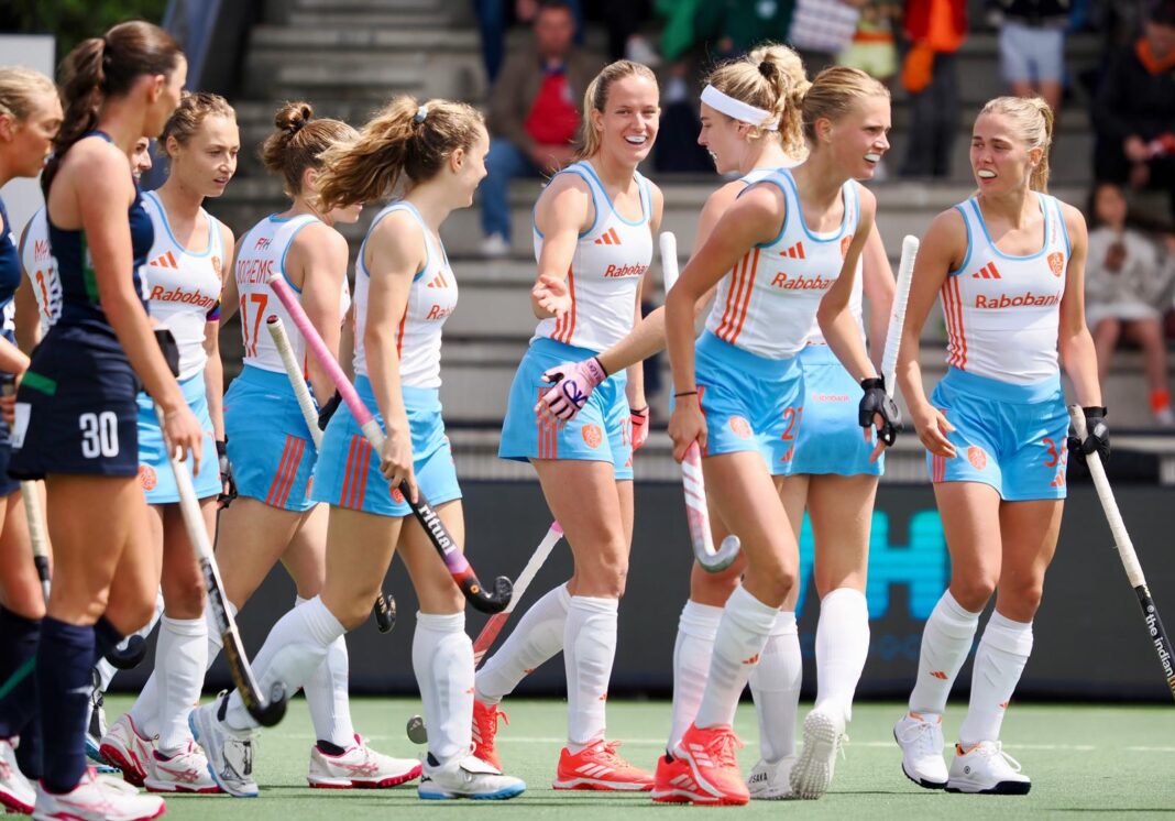 Oranje dames opnieuw moeiteloos langs Ieren: 4-0 Oranje dames opnieuw moeiteloos langs Ieren: 4-0