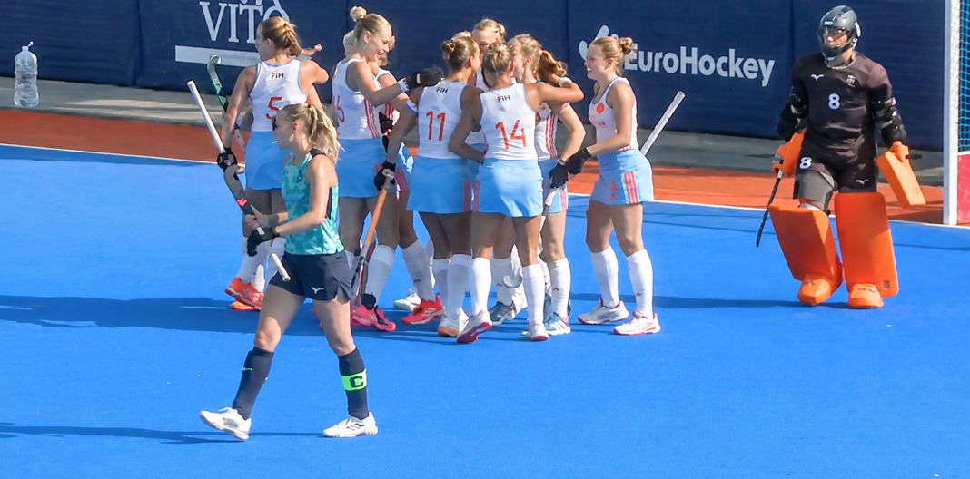 Jong Oranje-dames winnen ook tweede groepswedstrijd op EK overtuigend: 6-1 tegen Engeland Jong Oranje-dames winnen ook tweede groepswedstrijd op EK overtuigend: 6-1 tegen Engeland