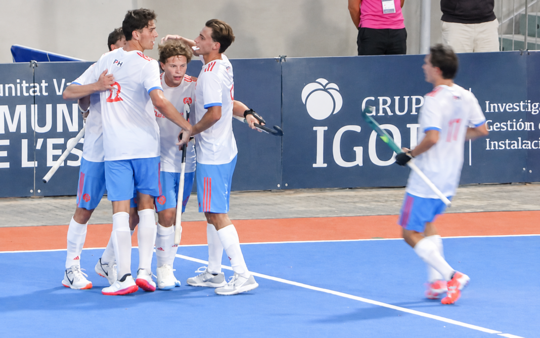 Jong Oranje-heren door naar halve finales jeugd EK: 4-1 winst op Spanje Jong Oranje-heren door naar halve finales jeugd EK: 4-1 winst op Spanje