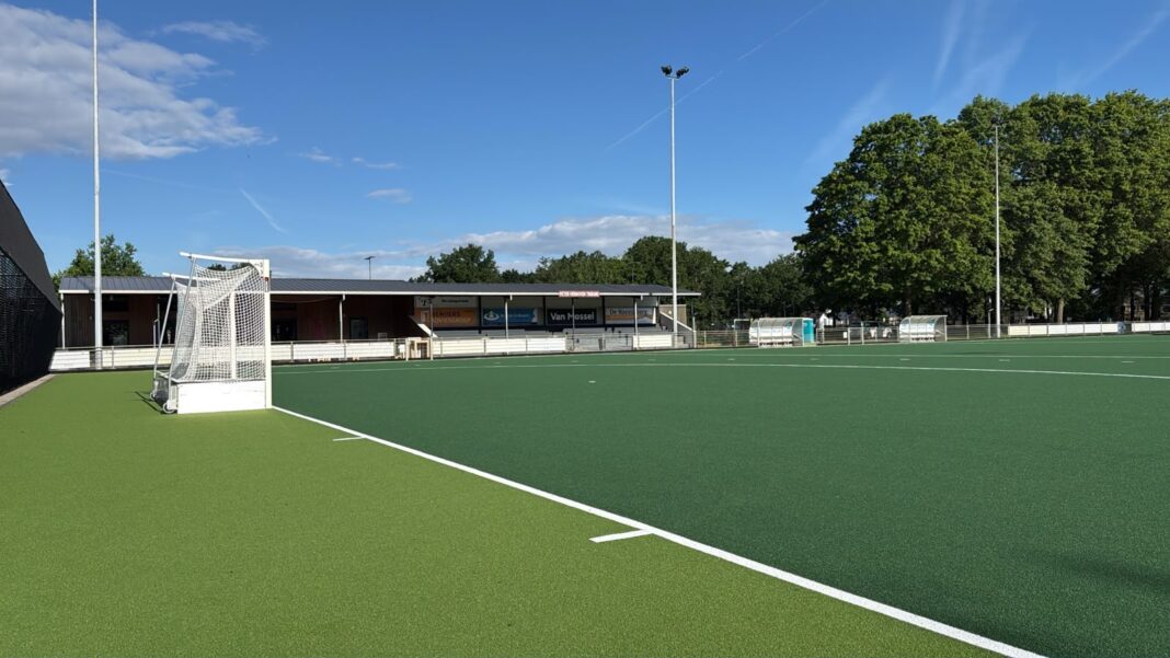 HC Waalwijk neemt nieuw waterveld van internationaal topniveau in gebruik HC Waalwijk neemt nieuw waterveld van internationaal topniveau in gebruik