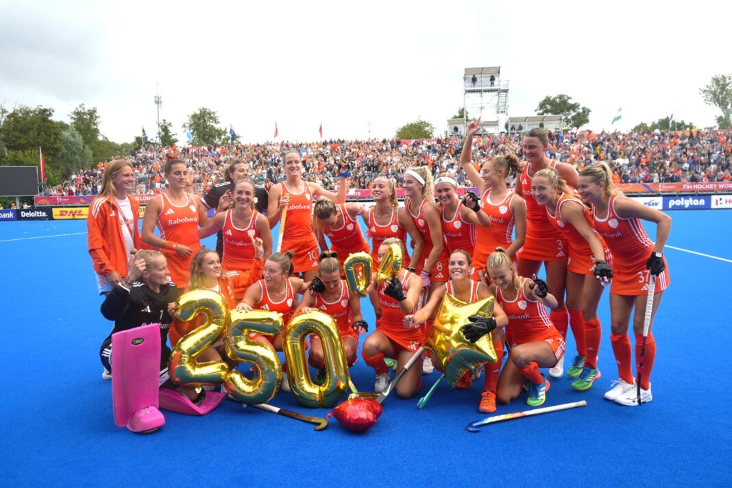Voetbal kan leren van hockeyregels: ‘Hoogste tijd om de FIFA om te turnen’ Voetbal kan leren van hockeyregels: ‘Hoogste tijd om de FIFA om te turnen’