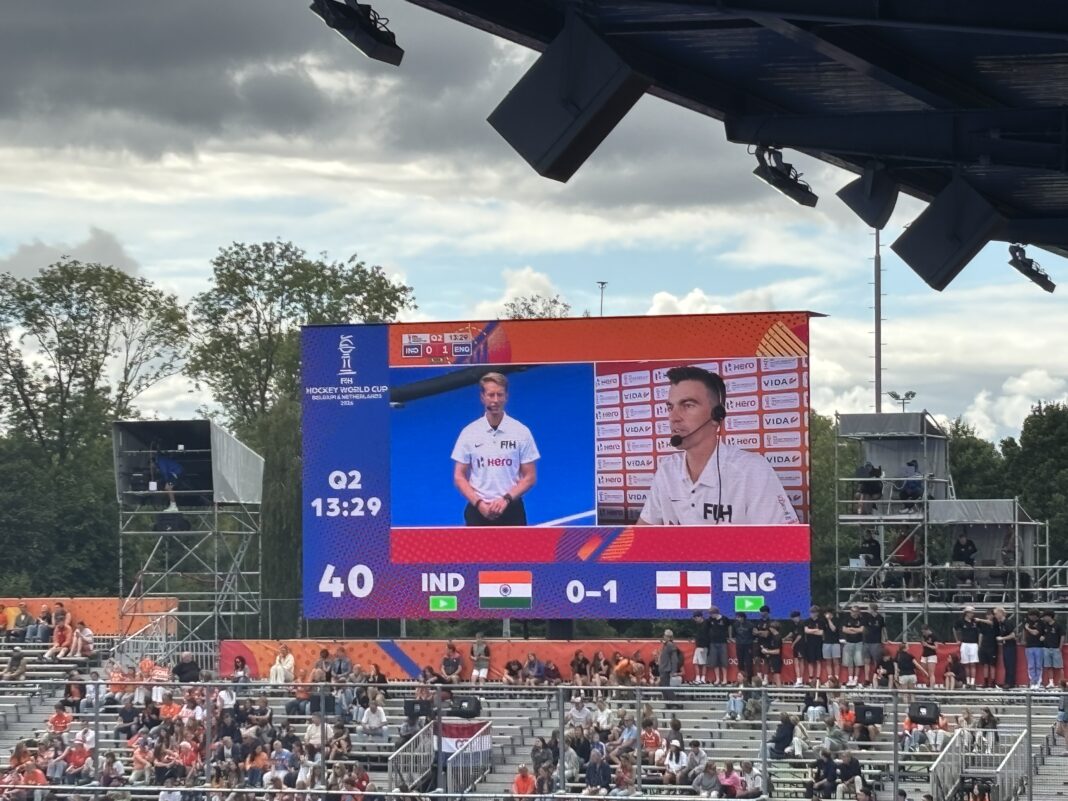 FIH kiest voor stilte rond videoscheidsrechter in stadion, tv-kijker hoort alles FIH kiest voor stilte rond videoscheidsrechter in stadion, tv-kijker hoort alles