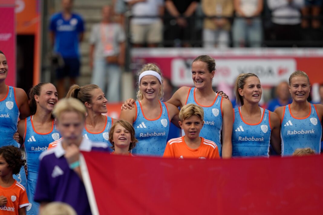 Oranje-dames boeken enigszins moeizame zege op Chili in eerste duel: 2-0 Oranje-dames boeken enigszins moeizame zege op Chili in eerste duel: 2-0