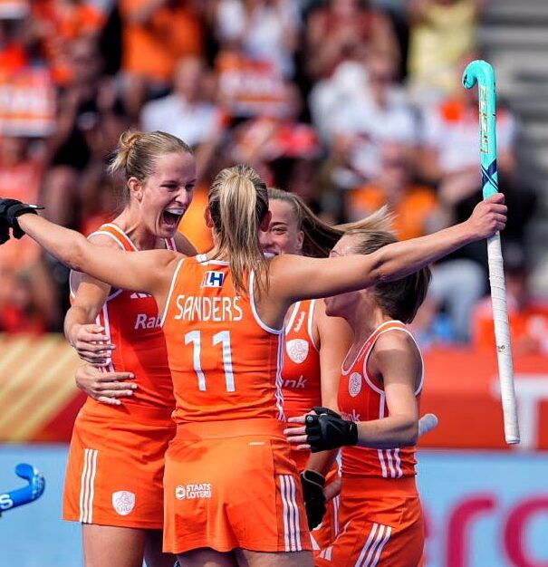 Oranje-dames weten ook vijfde wedstrijd op WK te winnen: 4-1 tegen China van Annan Oranje-dames weten ook vijfde wedstrijd op WK te winnen: 4-1 tegen China van Annan
