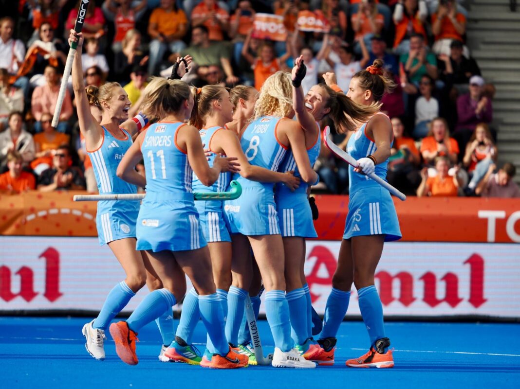 Dames Oranje winnen ook vierde wedstrijd op WK in eigen land: 2-0 via Yibbi en Matla Dames Oranje winnen ook vierde wedstrijd op WK in eigen land: 2-0 via Yibbi en Matla