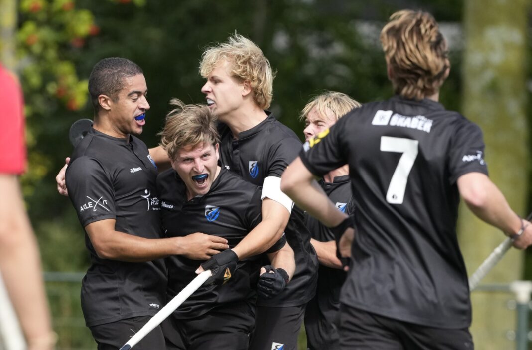 Ede krijgt met 5-2 de deksel op de neus van AthenA, maar coach heeft vertrouwen in nieuw seizoen Overgangsklasse Ede krijgt met 5-2 de deksel op de neus van AthenA, maar coach heeft vertrouwen in nieuw seizoen Overgangsklasse