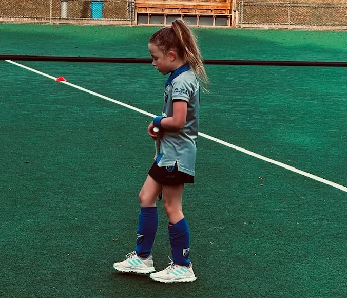 9-jarige Puck uit Ede wil weer hockeyen: discussie over plek in haar team 9-jarige Puck uit Ede wil weer hockeyen: discussie over plek in haar team