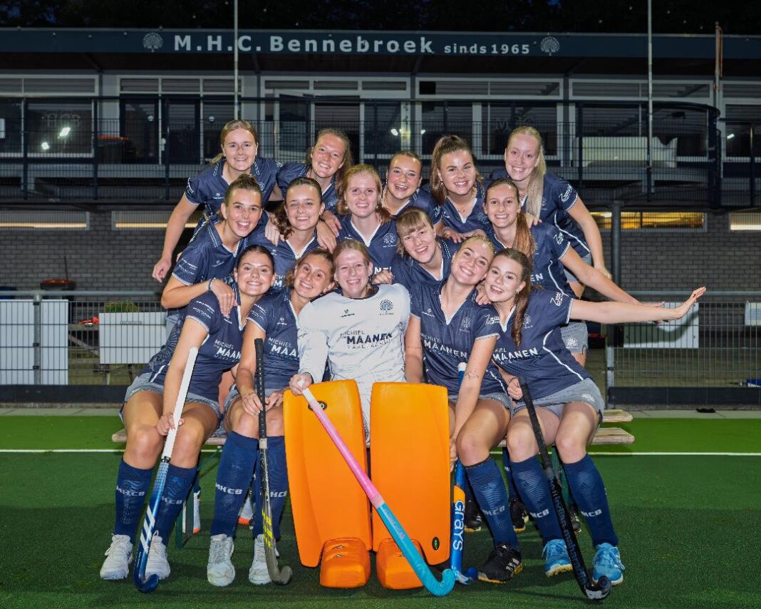 Bennebroek Dames 1 trekt 4-3 zege op AMVJ over de streep Bennebroek Dames 1 trekt 4-3 zege op AMVJ over de streep